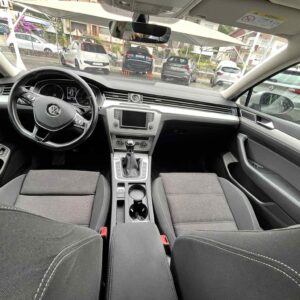 VW Passat 1.6 TDI Confortline - Image 10