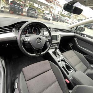 VW Passat 1.6 TDI Confortline - Image 11