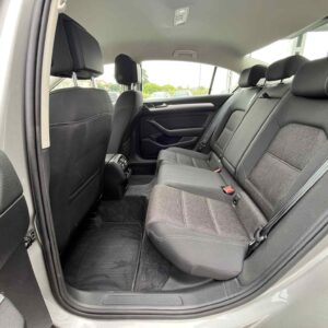VW Passat 1.6 TDI Confortline - Image 14