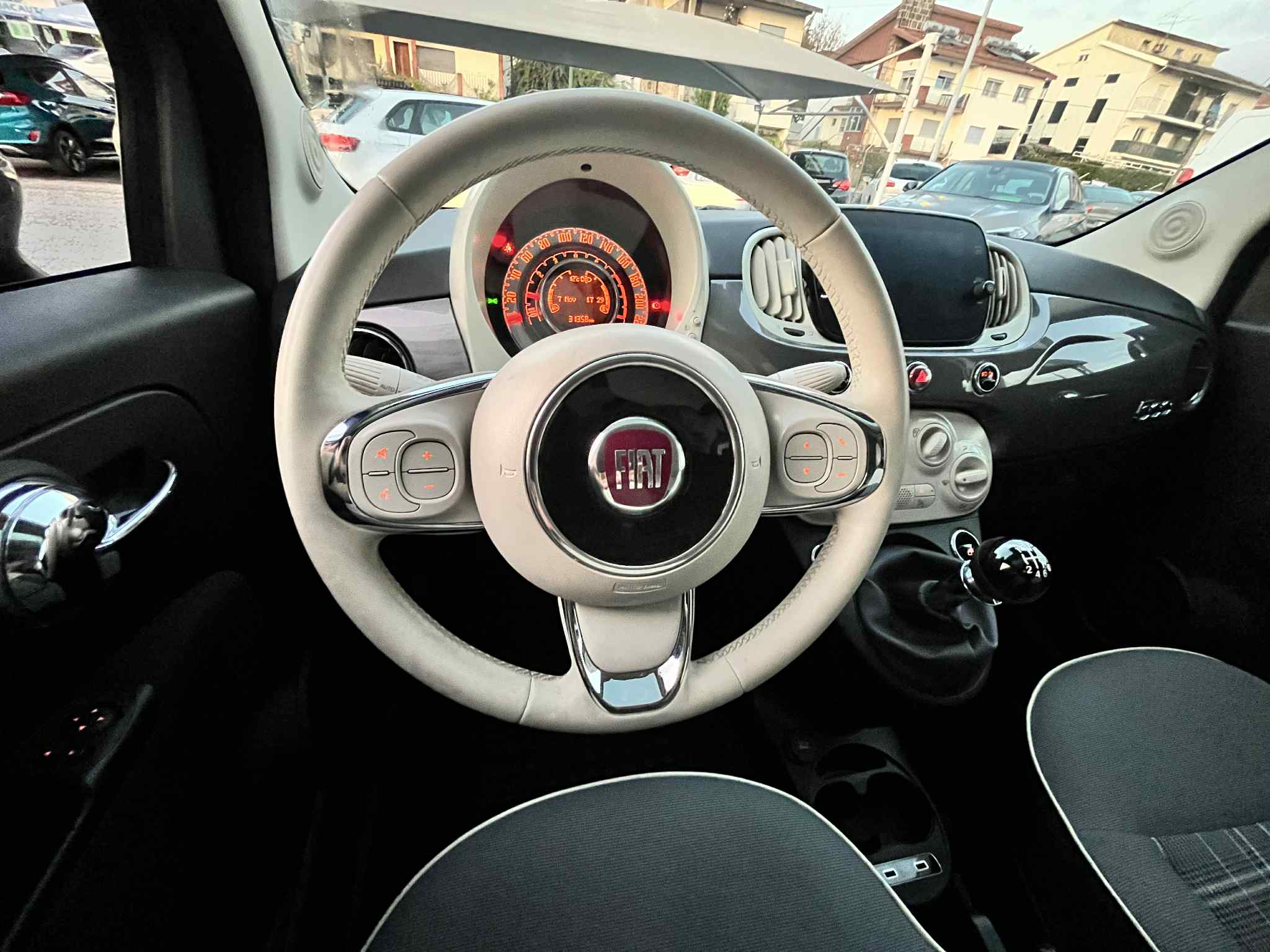 Fiat 500 1.0 Hybrid Lounge - Image 11