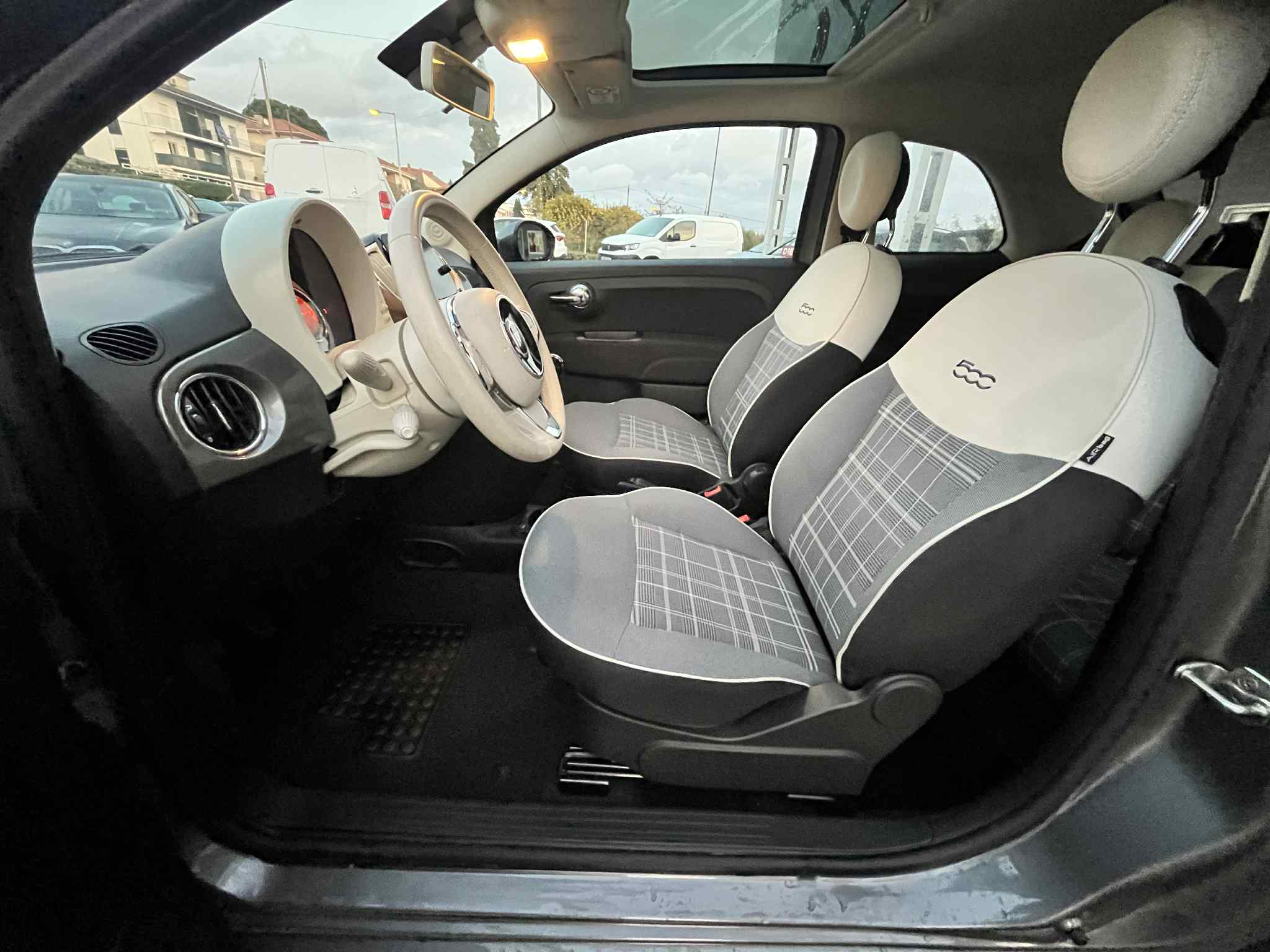Fiat 500 1.0 Hybrid Lounge - Image 10