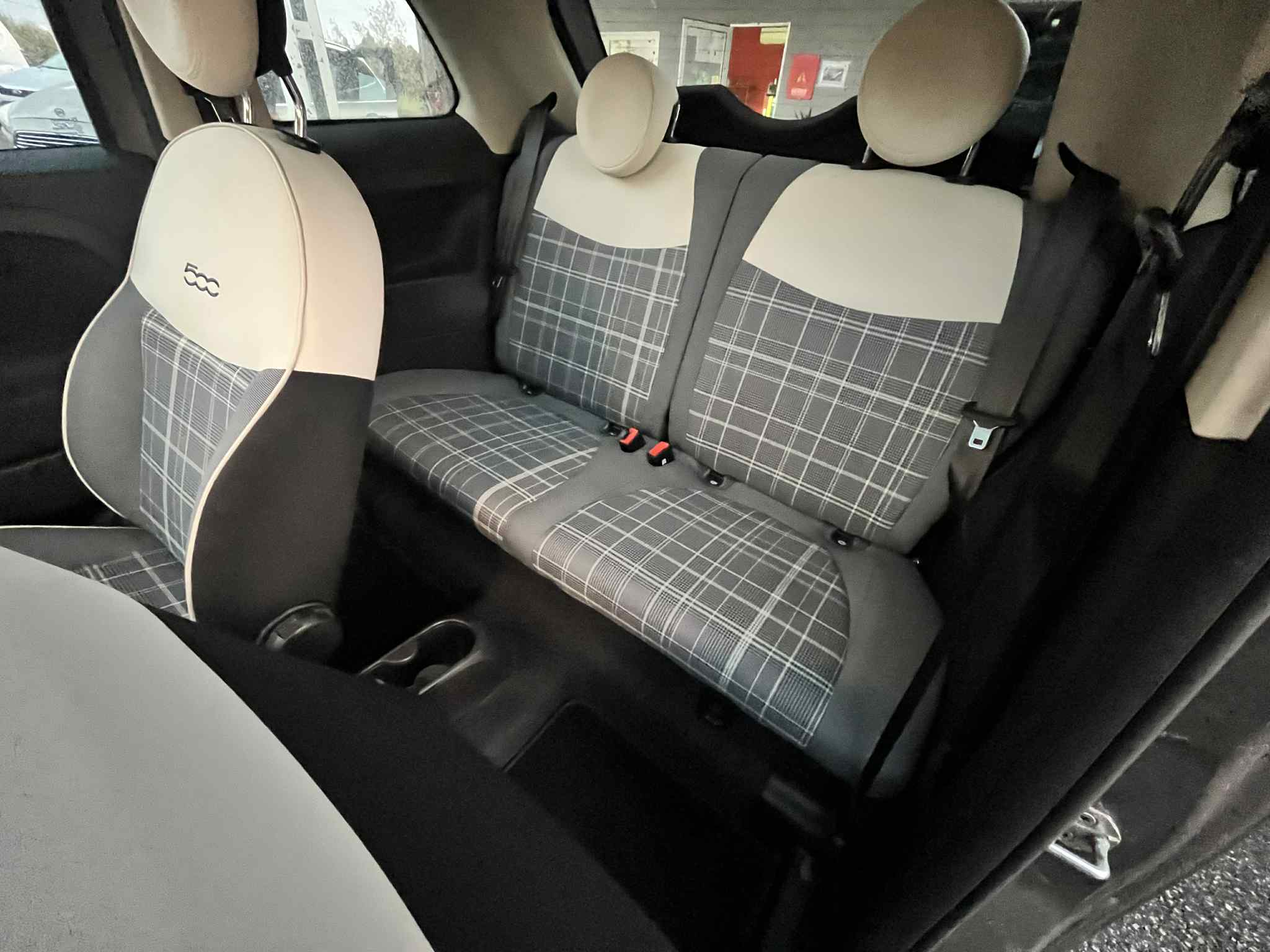 Fiat 500 1.0 Hybrid Lounge - Image 13