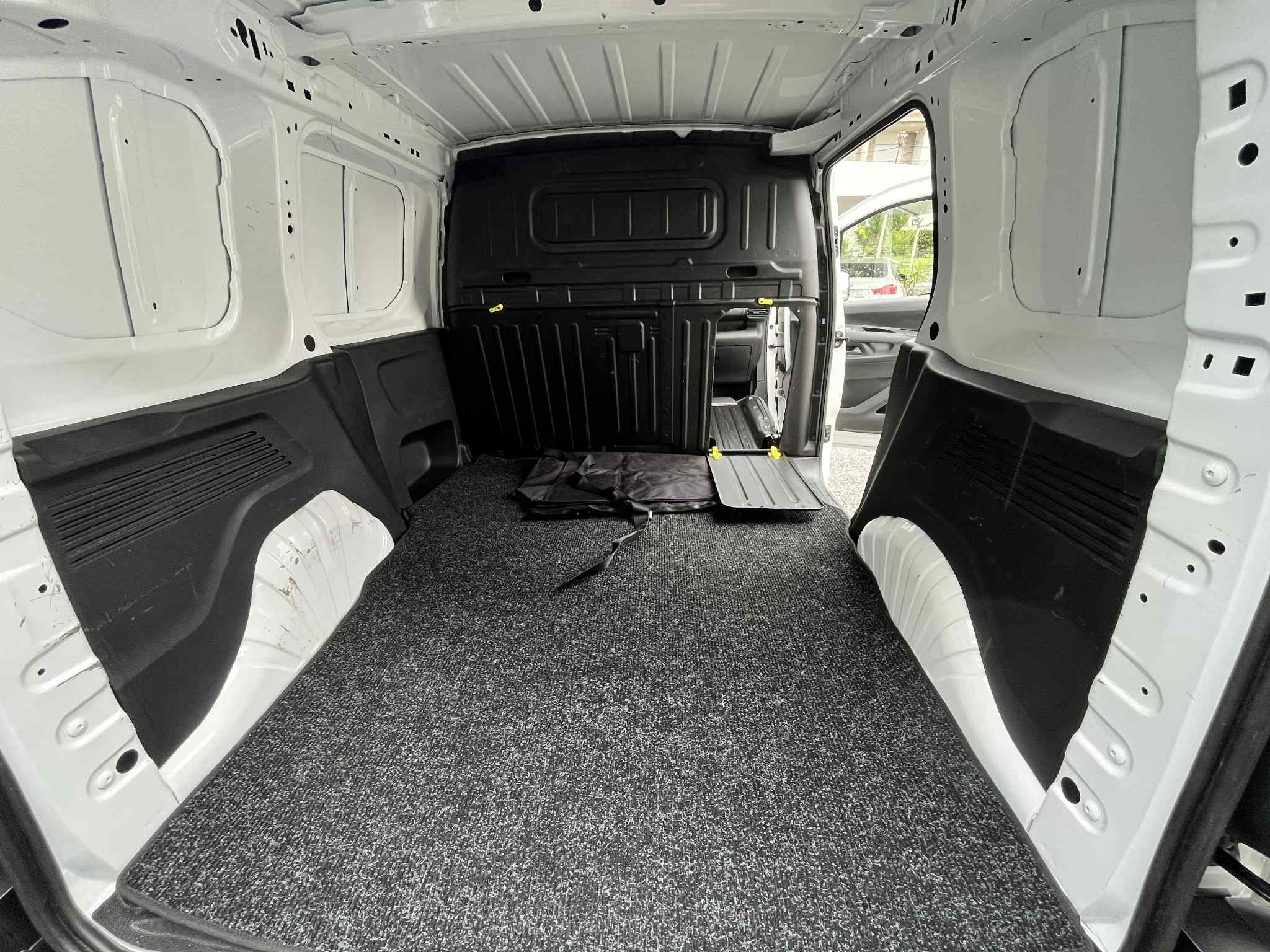 Peugeot Partner 1.6 HDi C/ IVA - Image 13