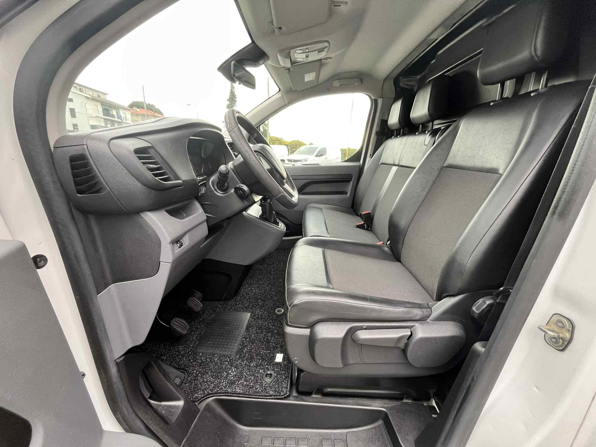 Peugeot Expert 1.6Hdi L2 IVA dedutivel - Image 12