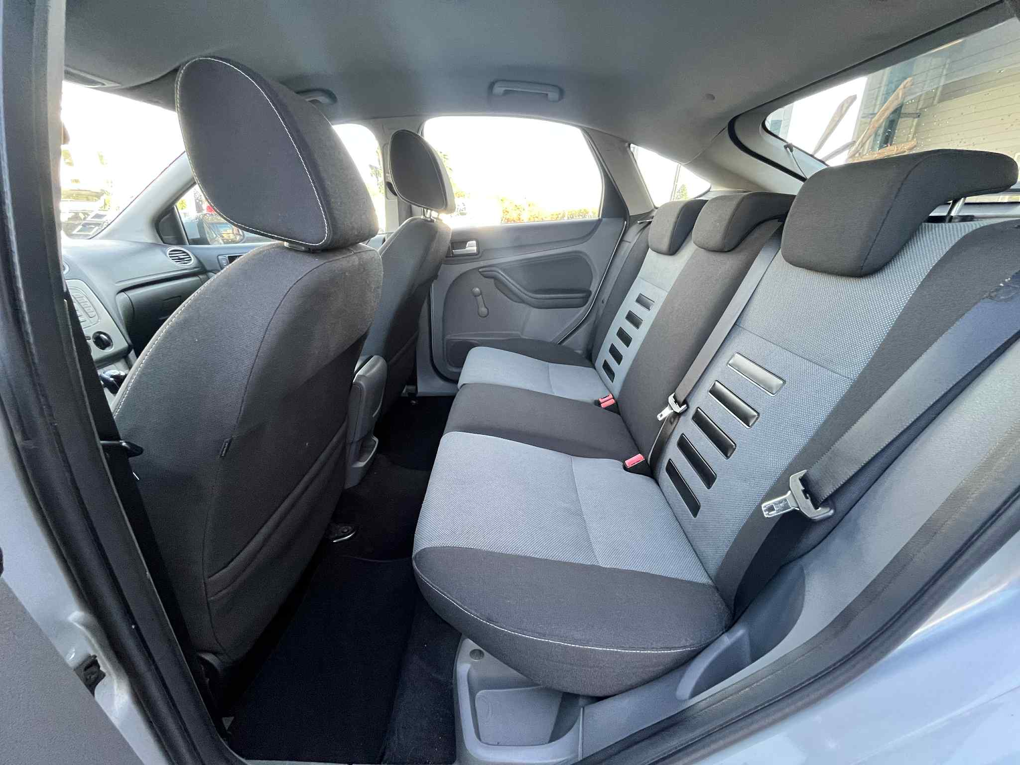 Ford Focus 1.6 TDCi Trend - Image 15