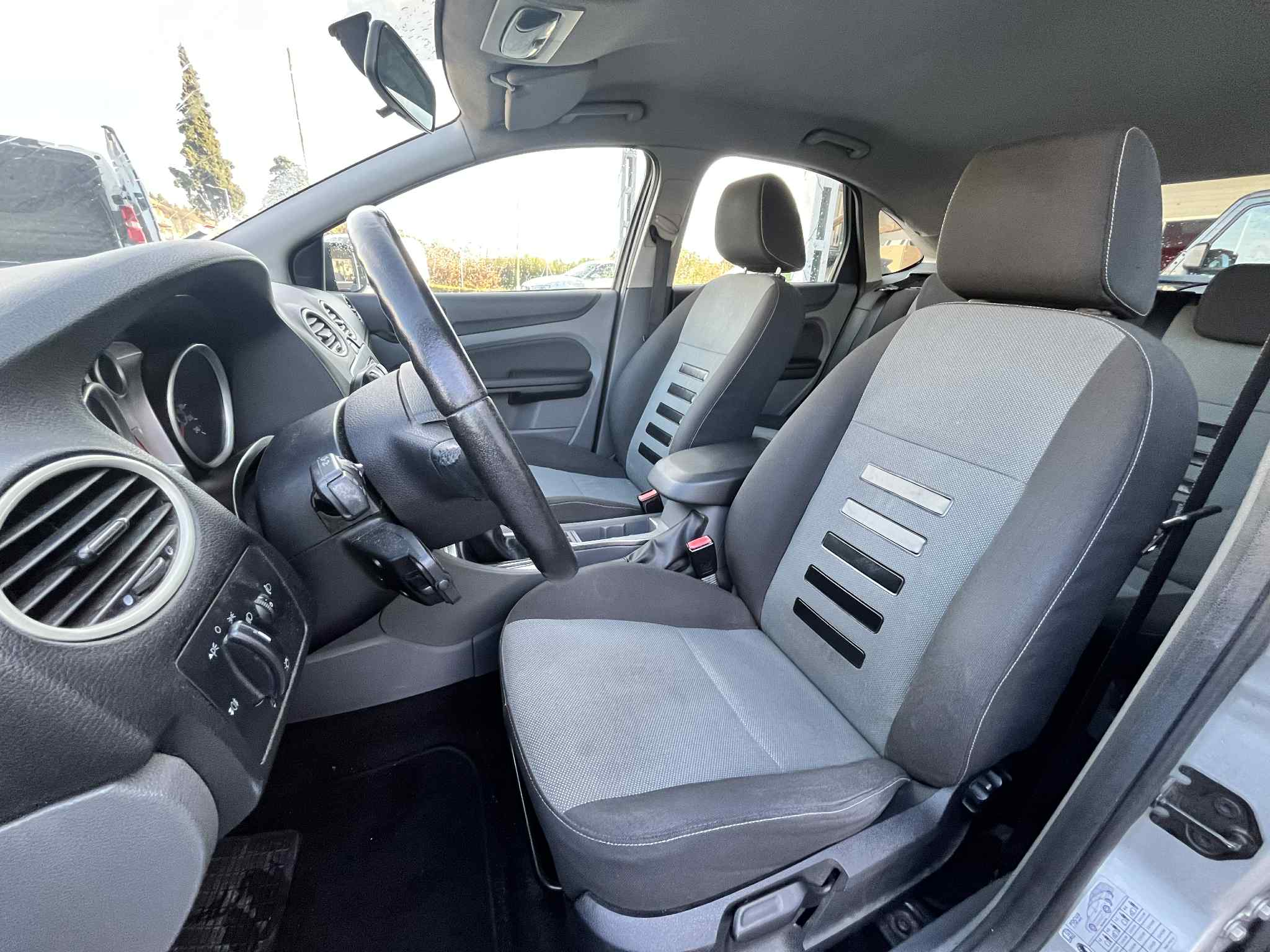 Ford Focus 1.6 TDCi Trend - Image 14