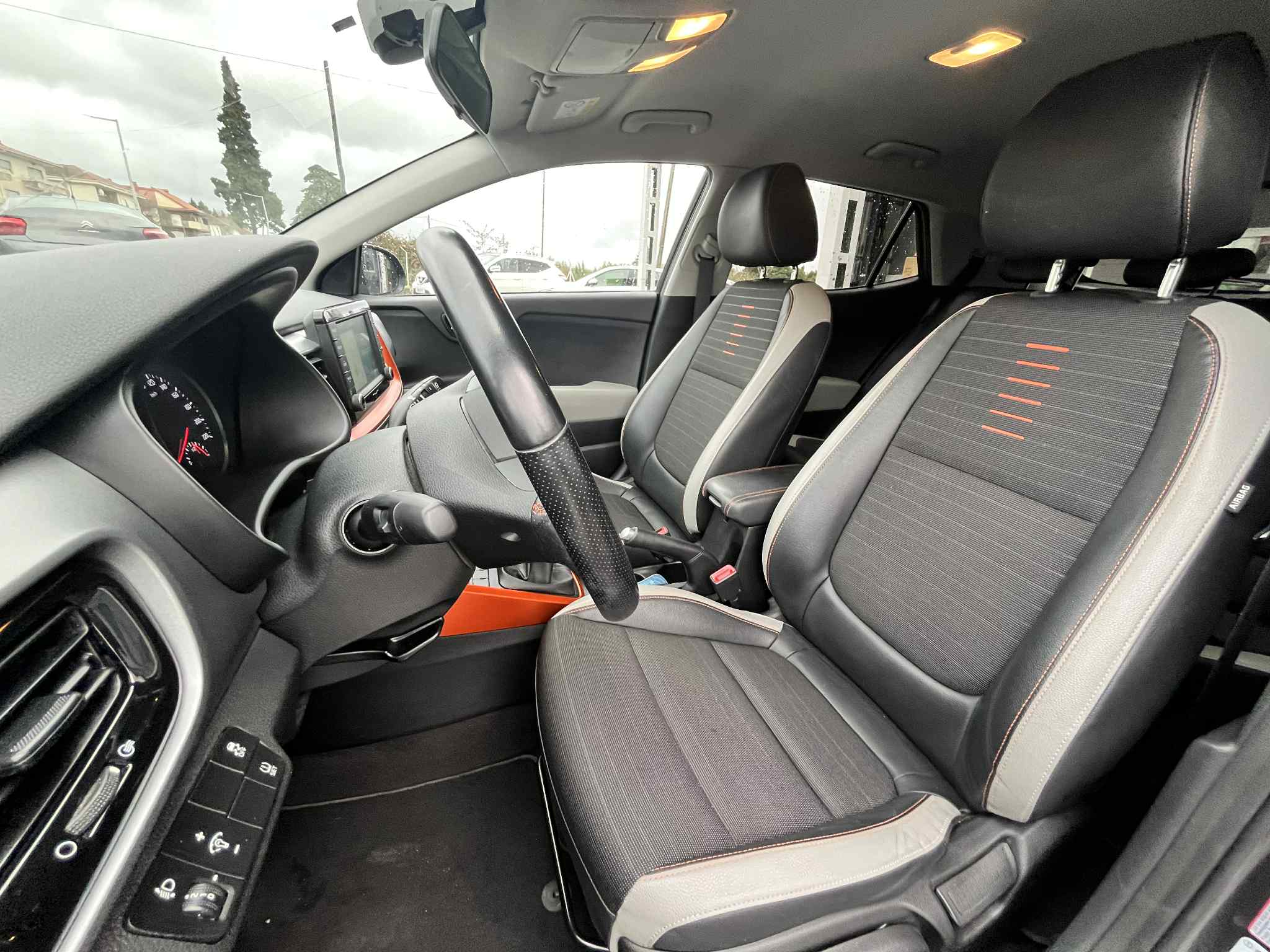 Kia Stonic 1.6 CRDI Vision - Image 9