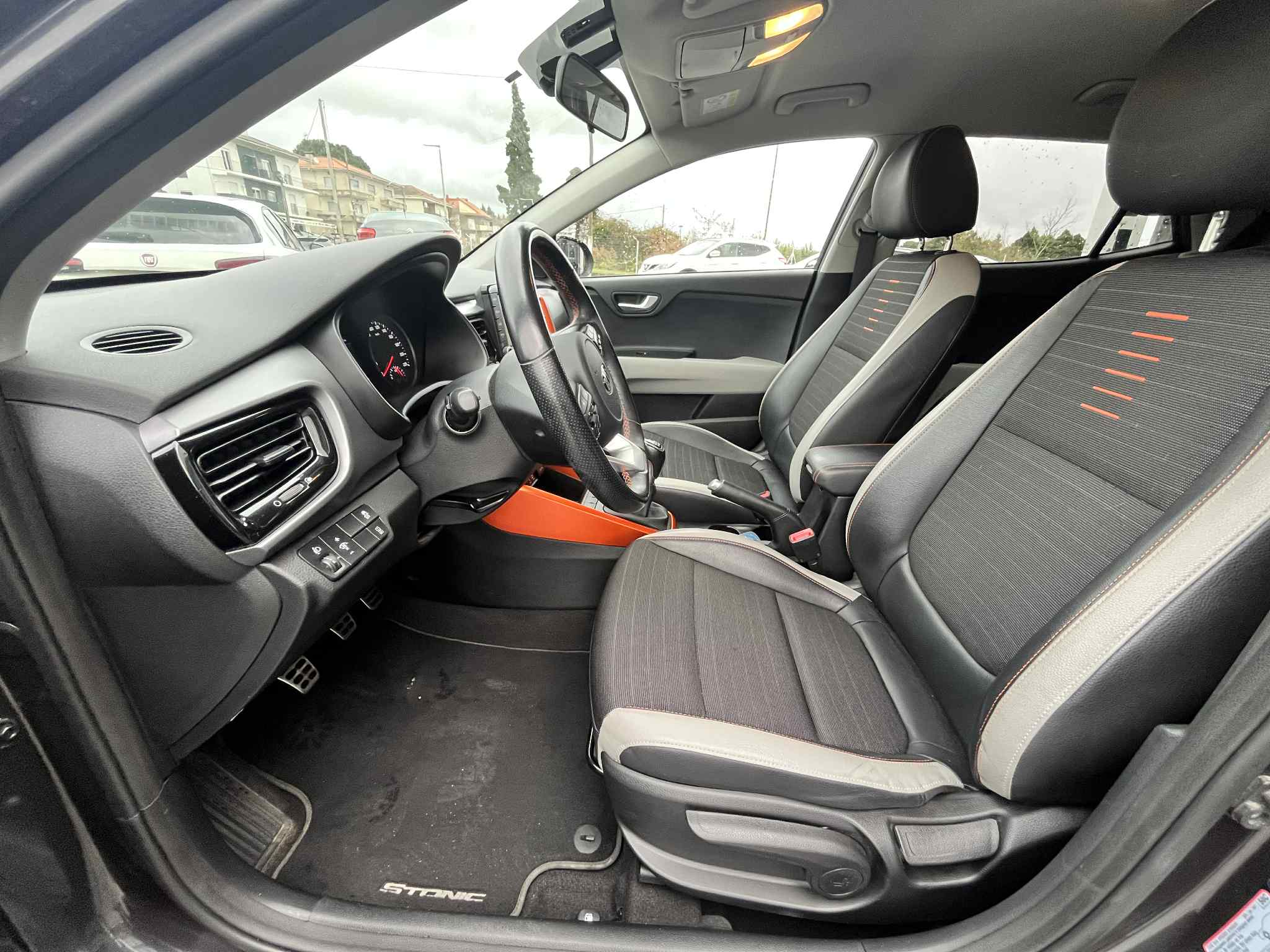 Kia Stonic 1.6 CRDI Vision - Image 11