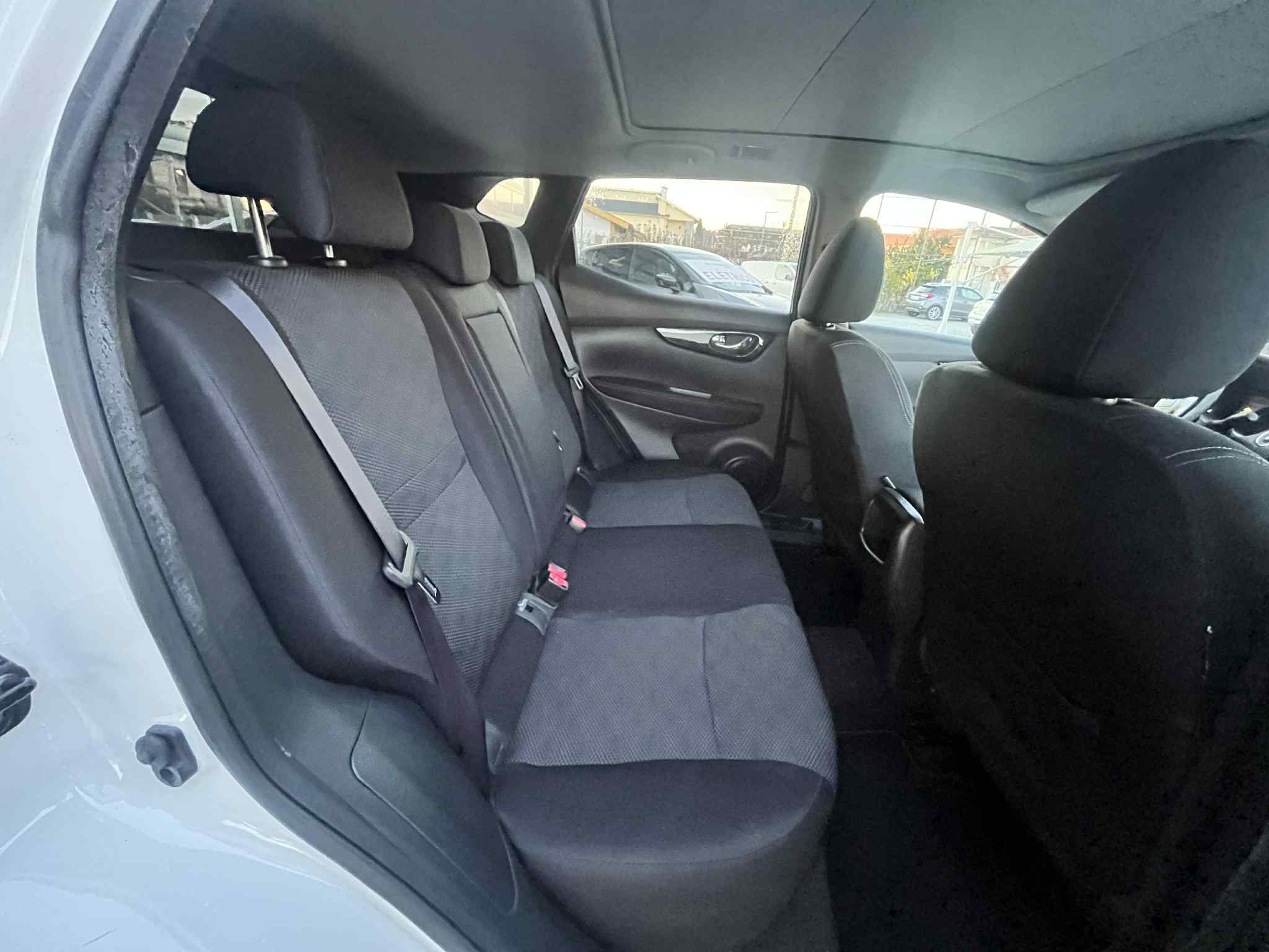 Nissan Qashqai 1.2 DIG-T Tekna Premium - Image 12