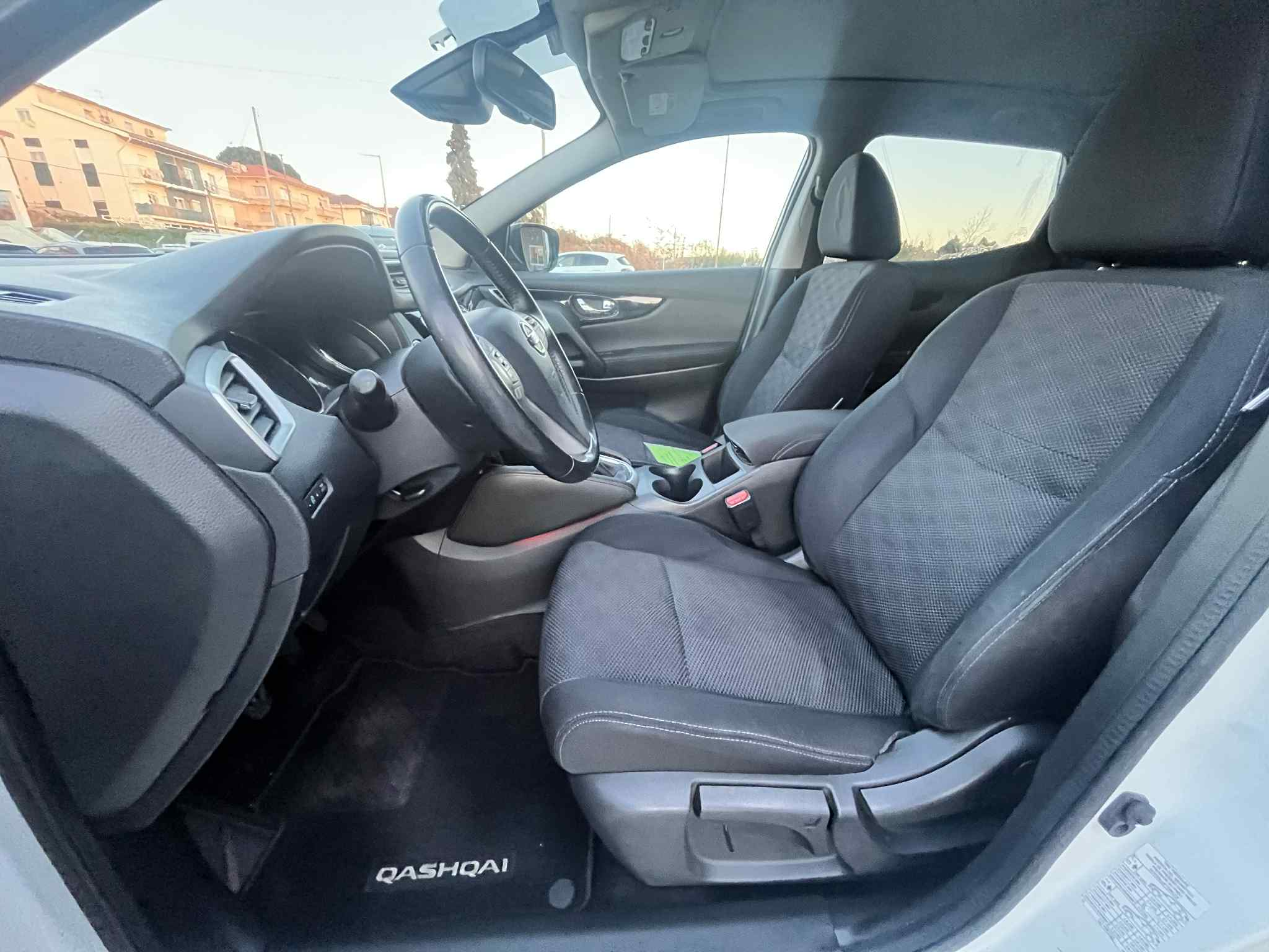 Nissan Qashqai 1.2 DIG-T Tekna Premium - Image 10