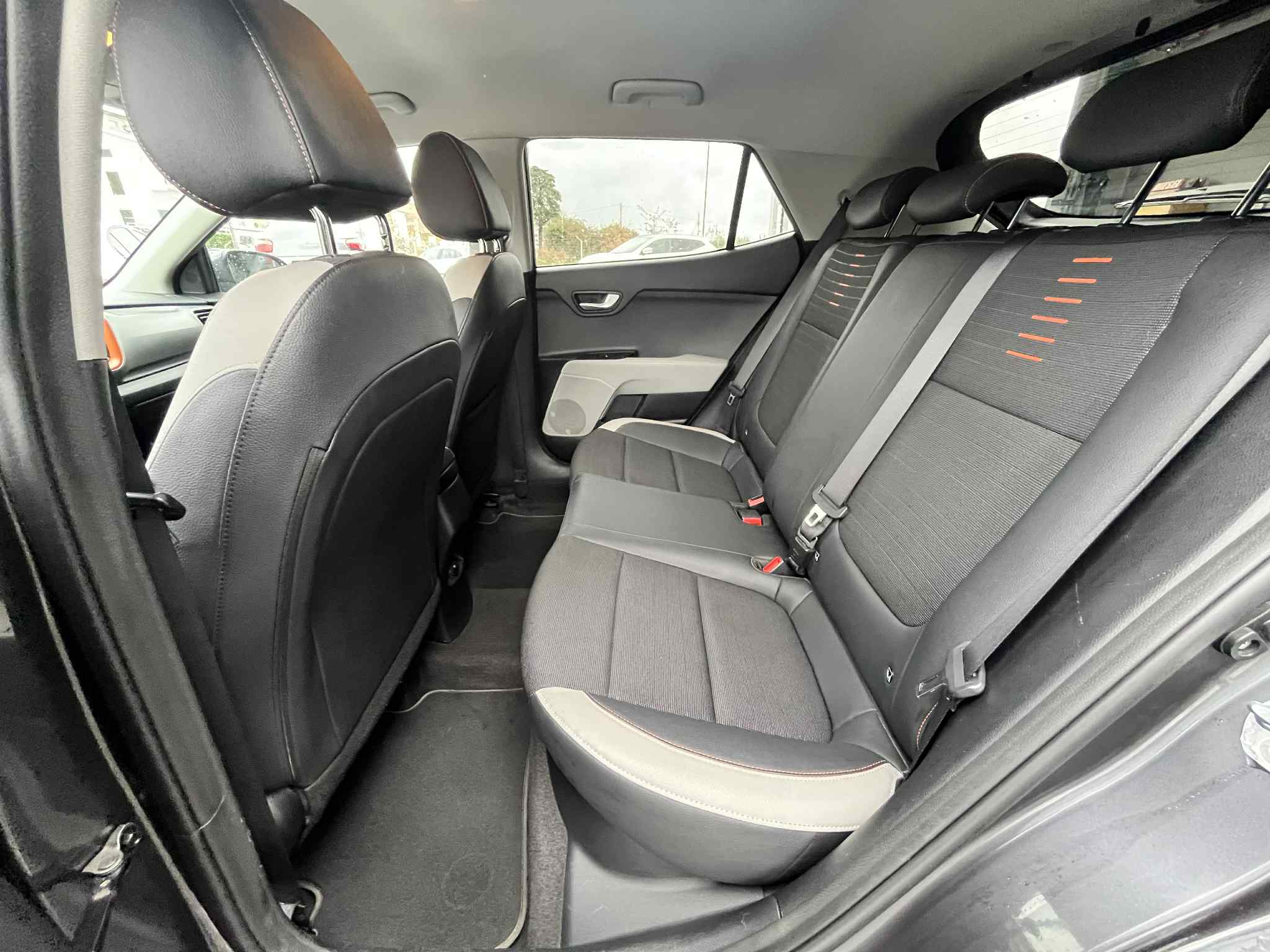 Kia Stonic 1.6 CRDI Vision - Image 10