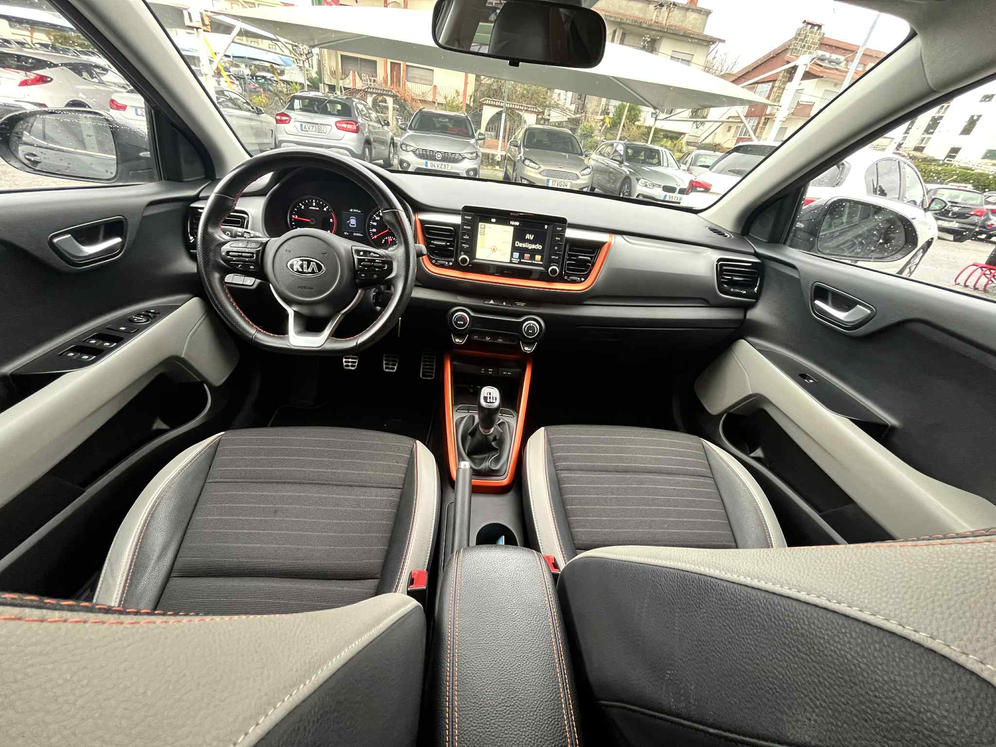 Kia Stonic 1.6 CRDI Vision - Image 12