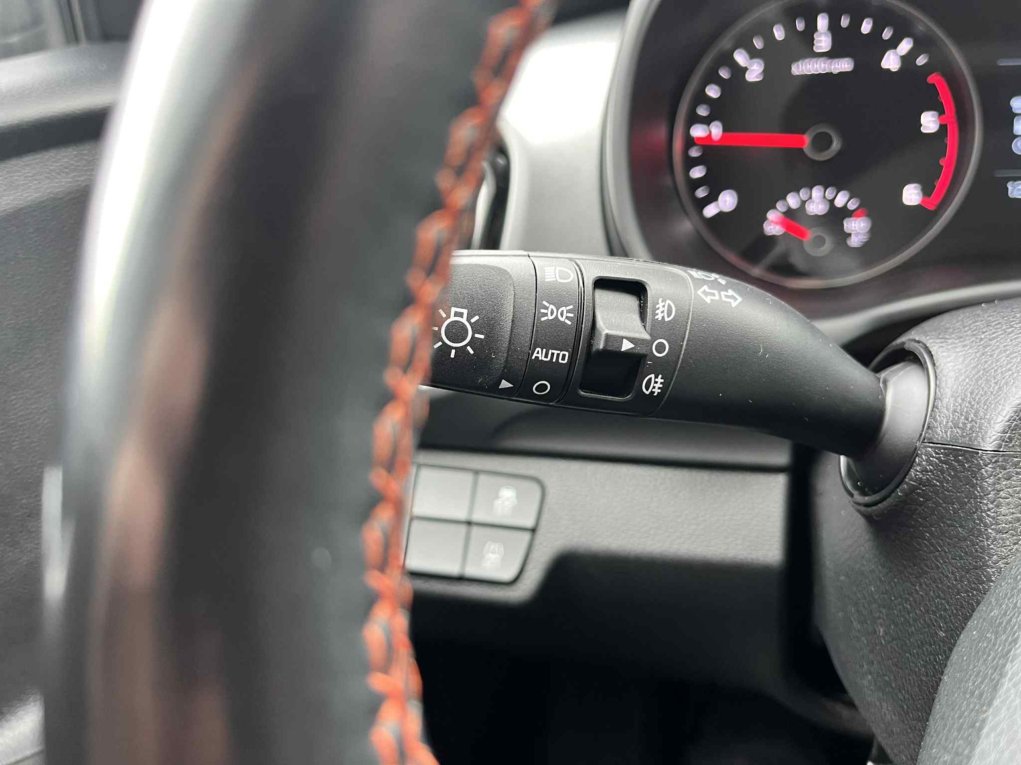 Kia Stonic 1.6 CRDI Vision - Image 16