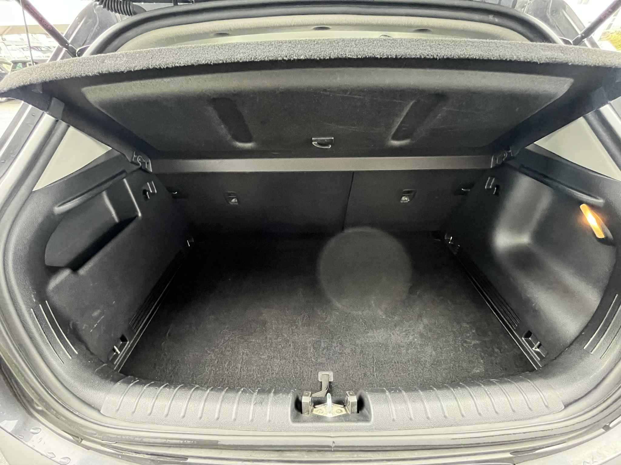 Kia Stonic 1.6 CRDI Vision - Image 21