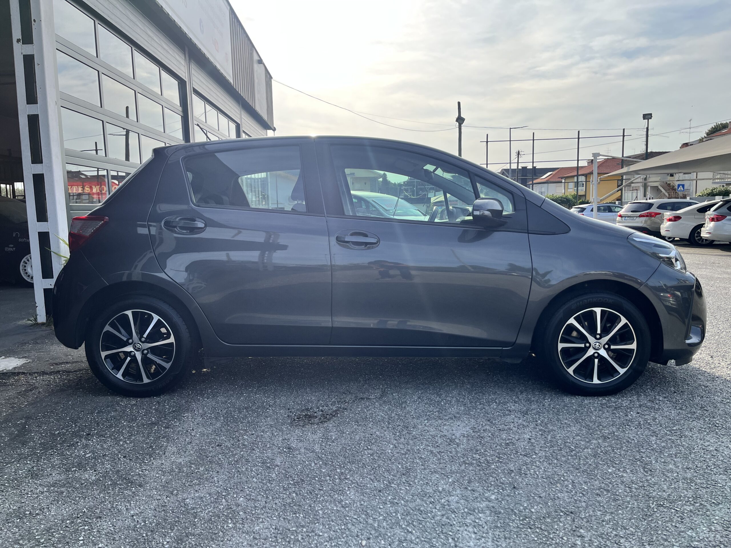 Toyota Yaris 1.0 VVT-i Comfort - Image 3