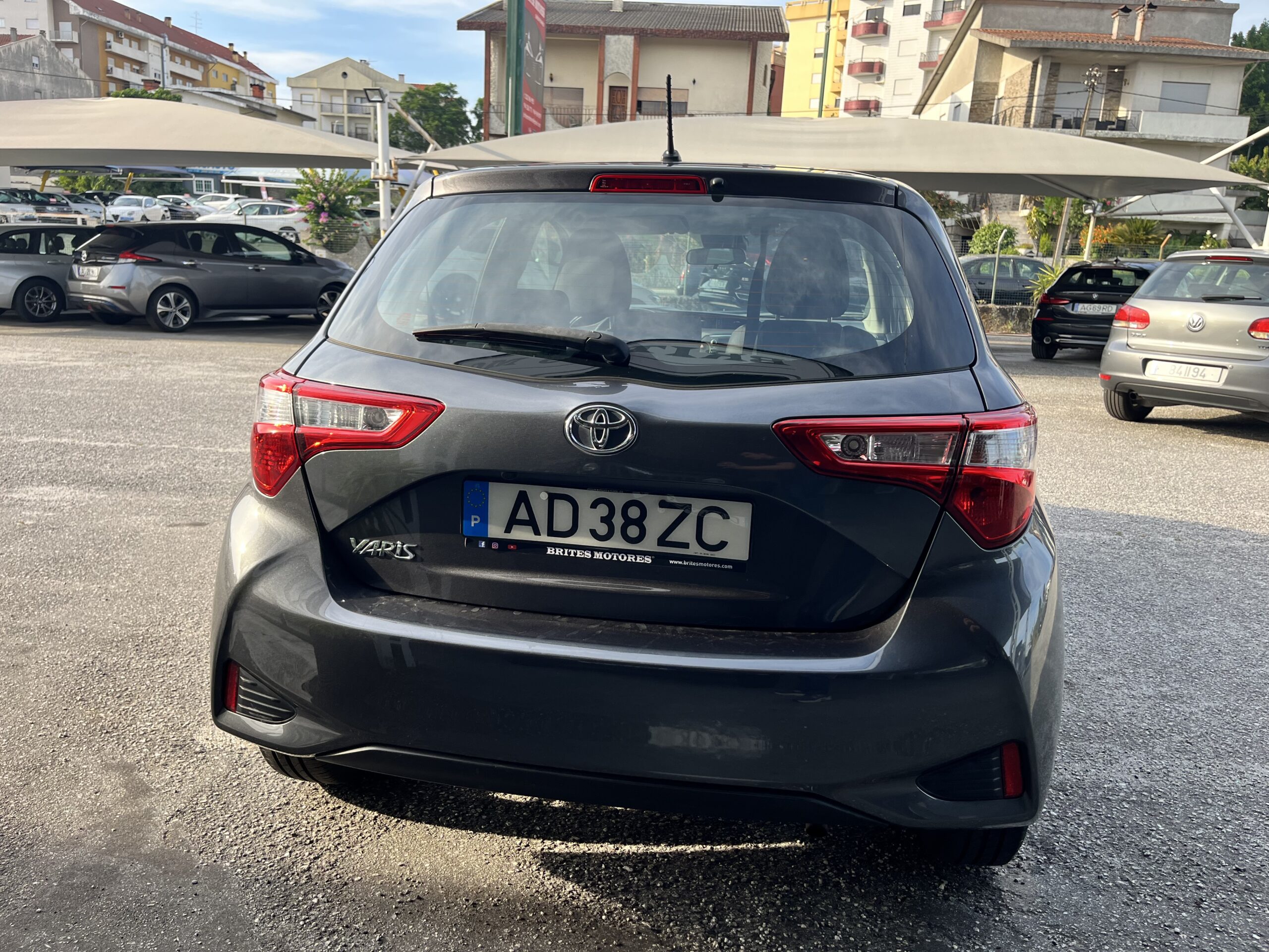 Toyota Yaris 1.0 VVT-i Comfort - Image 5