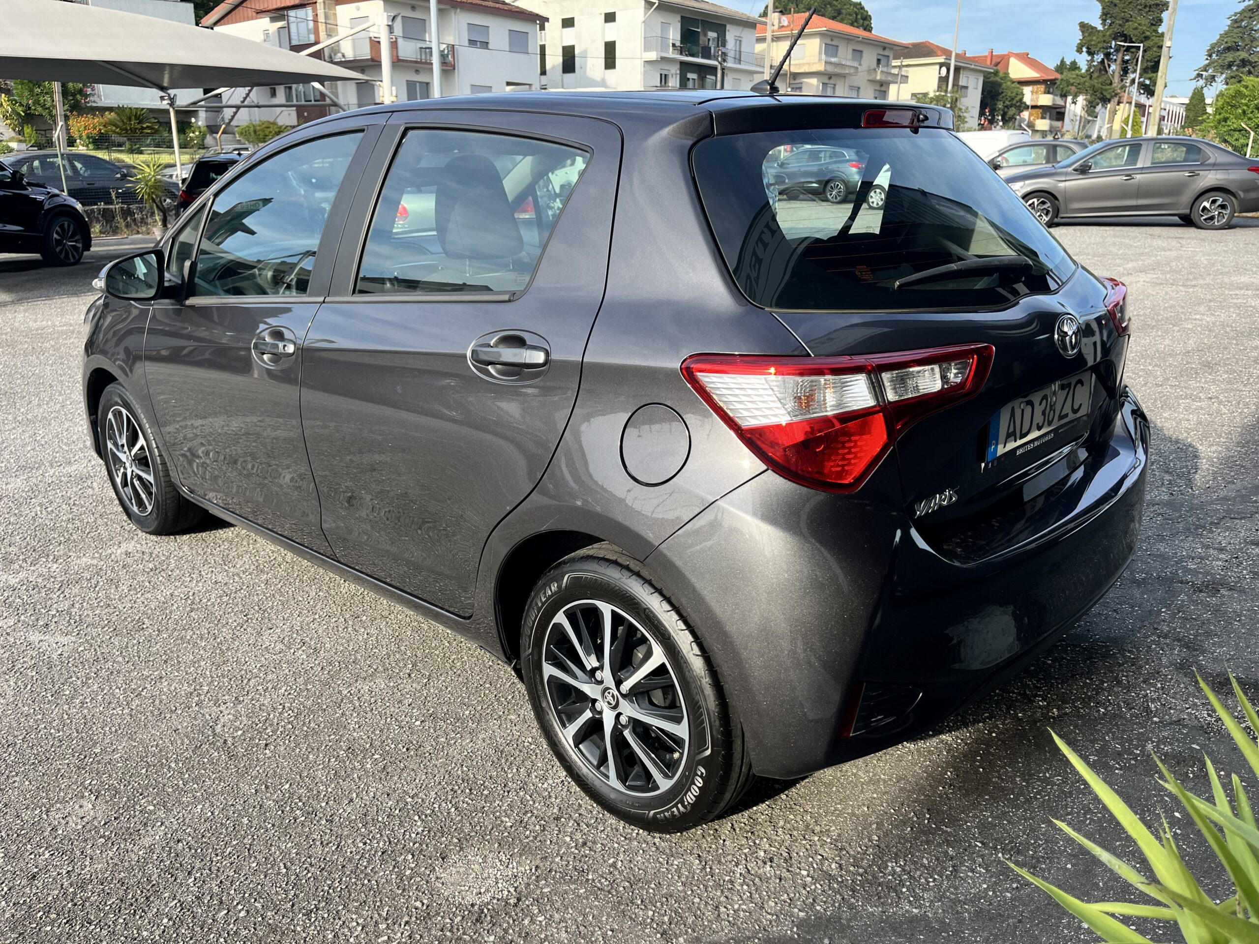 Toyota Yaris 1.0 VVT-i Comfort - Image 6