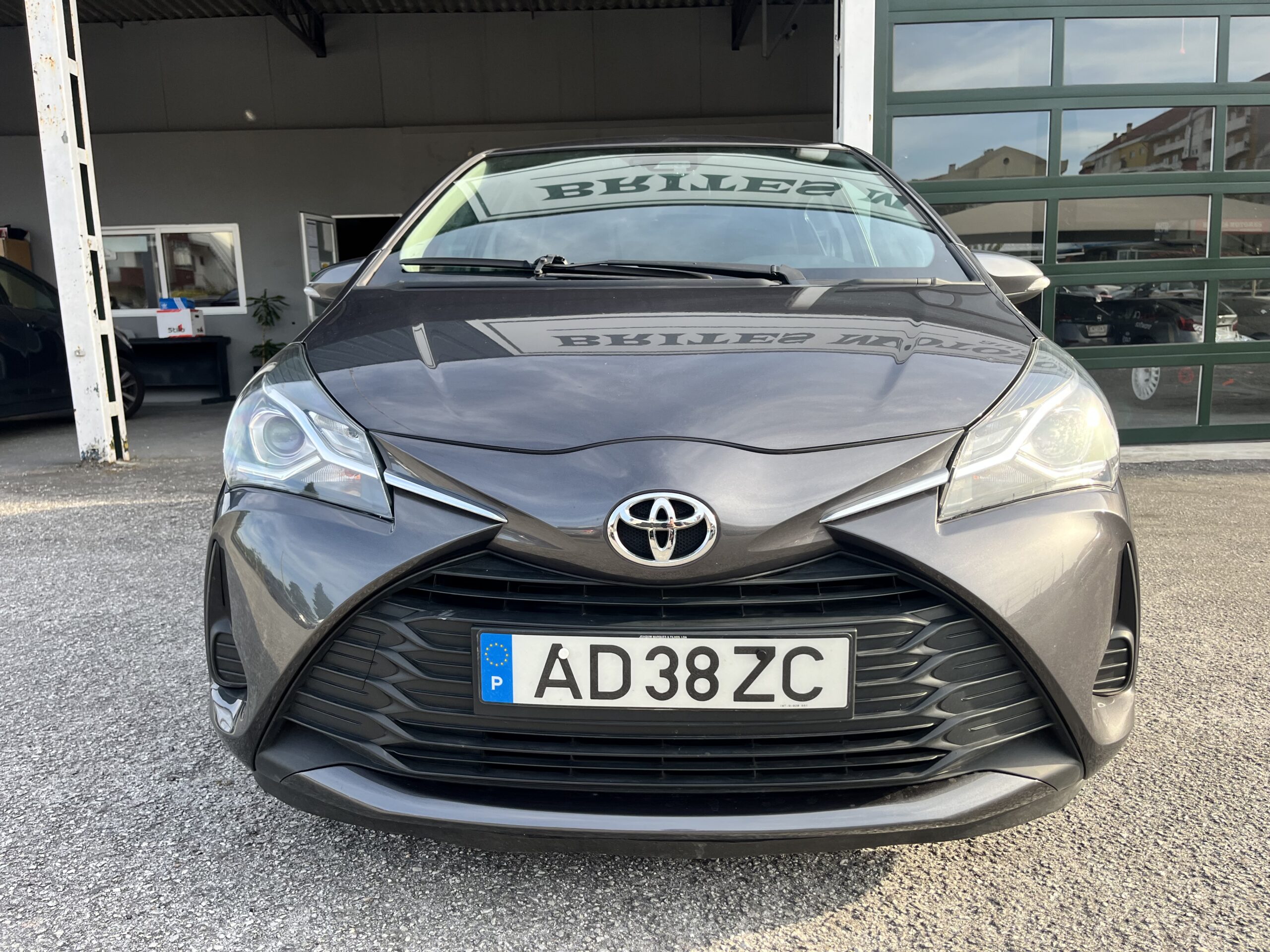 Toyota Yaris 1.0 VVT-i Comfort - Image 9