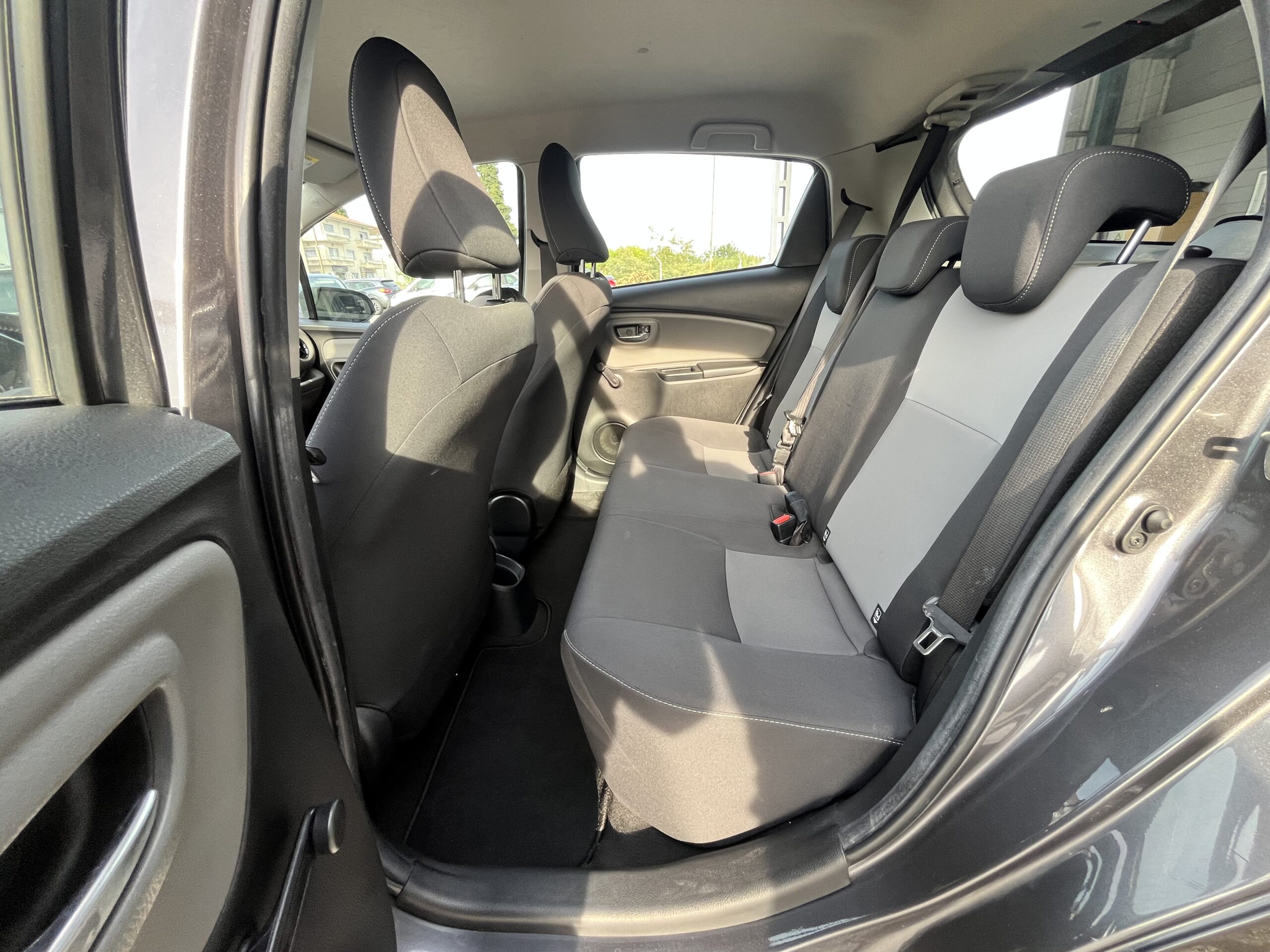 Toyota Yaris 1.0 VVT-i Comfort - Image 13