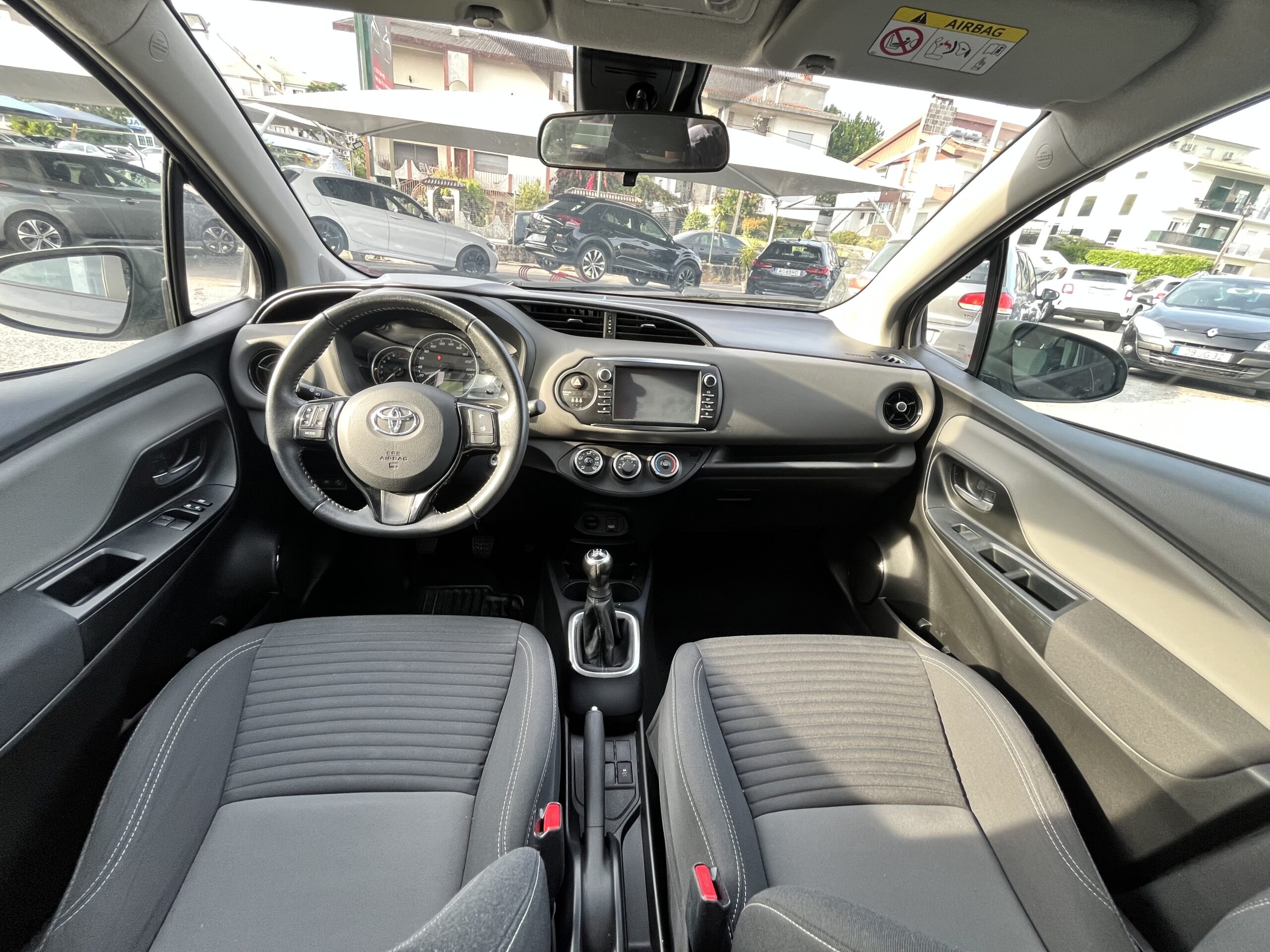 Toyota Yaris 1.0 VVT-i Comfort - Image 10