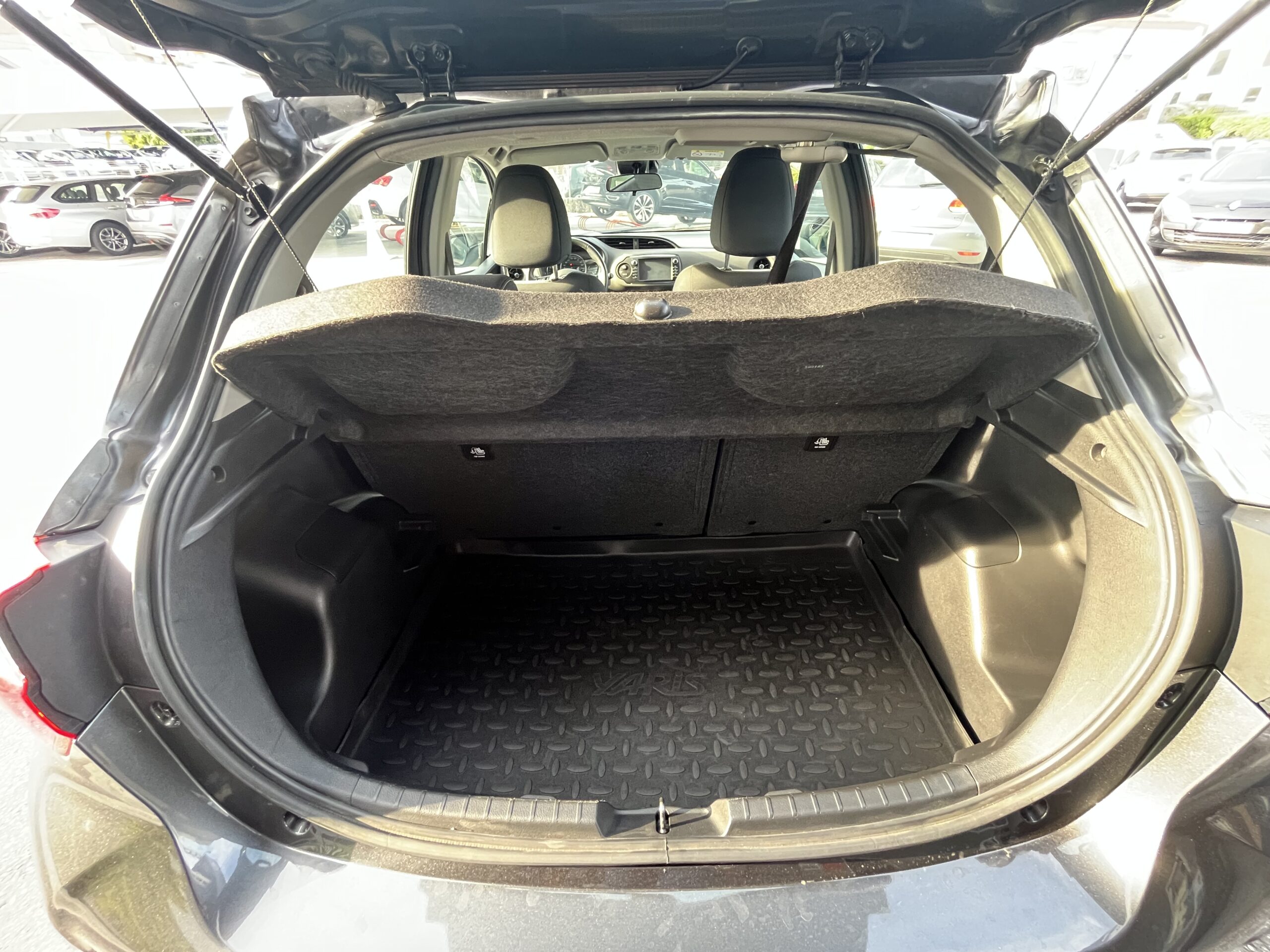 Toyota Yaris 1.0 VVT-i Comfort - Image 17