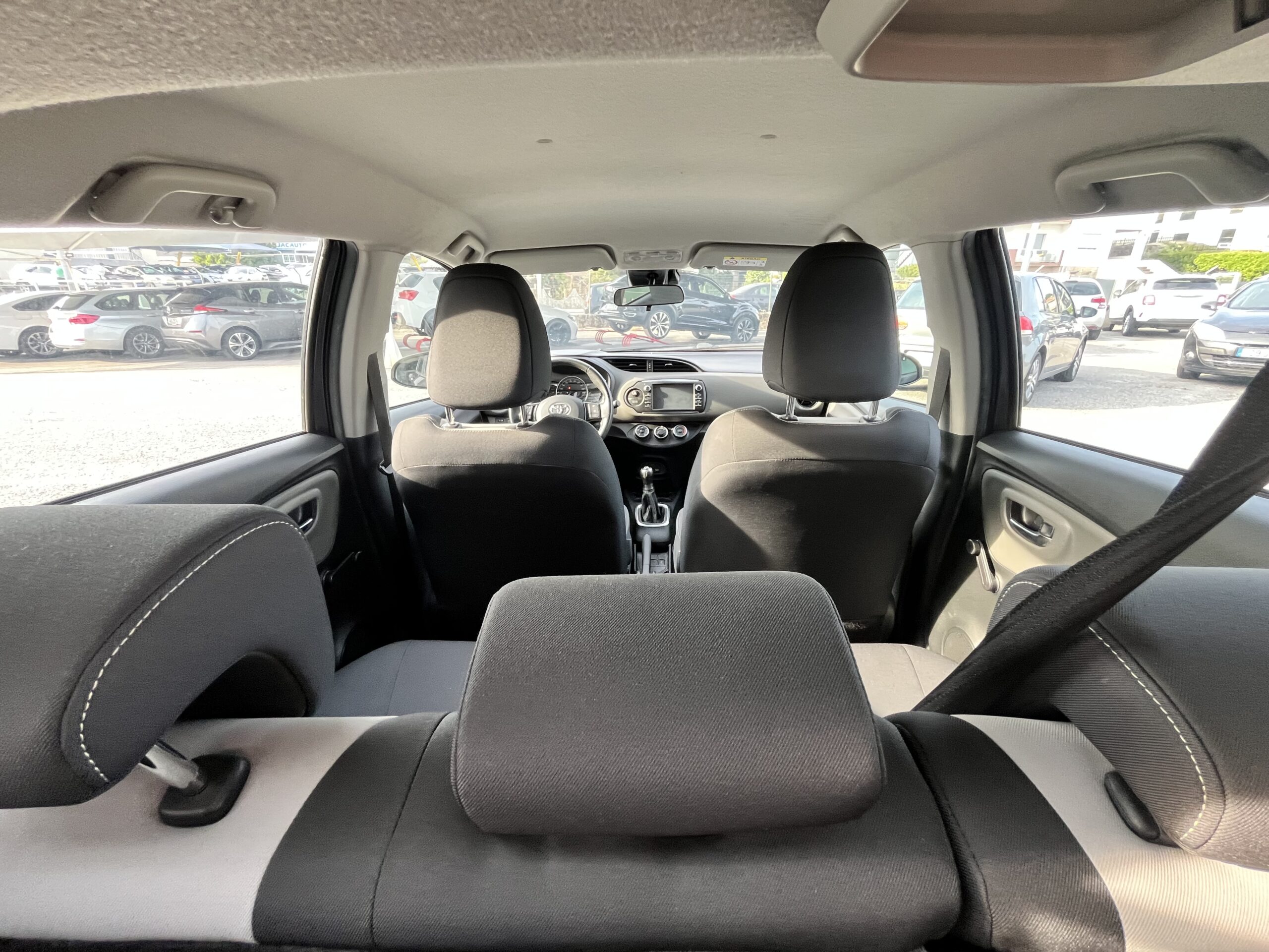 Toyota Yaris 1.0 VVT-i Comfort - Image 14