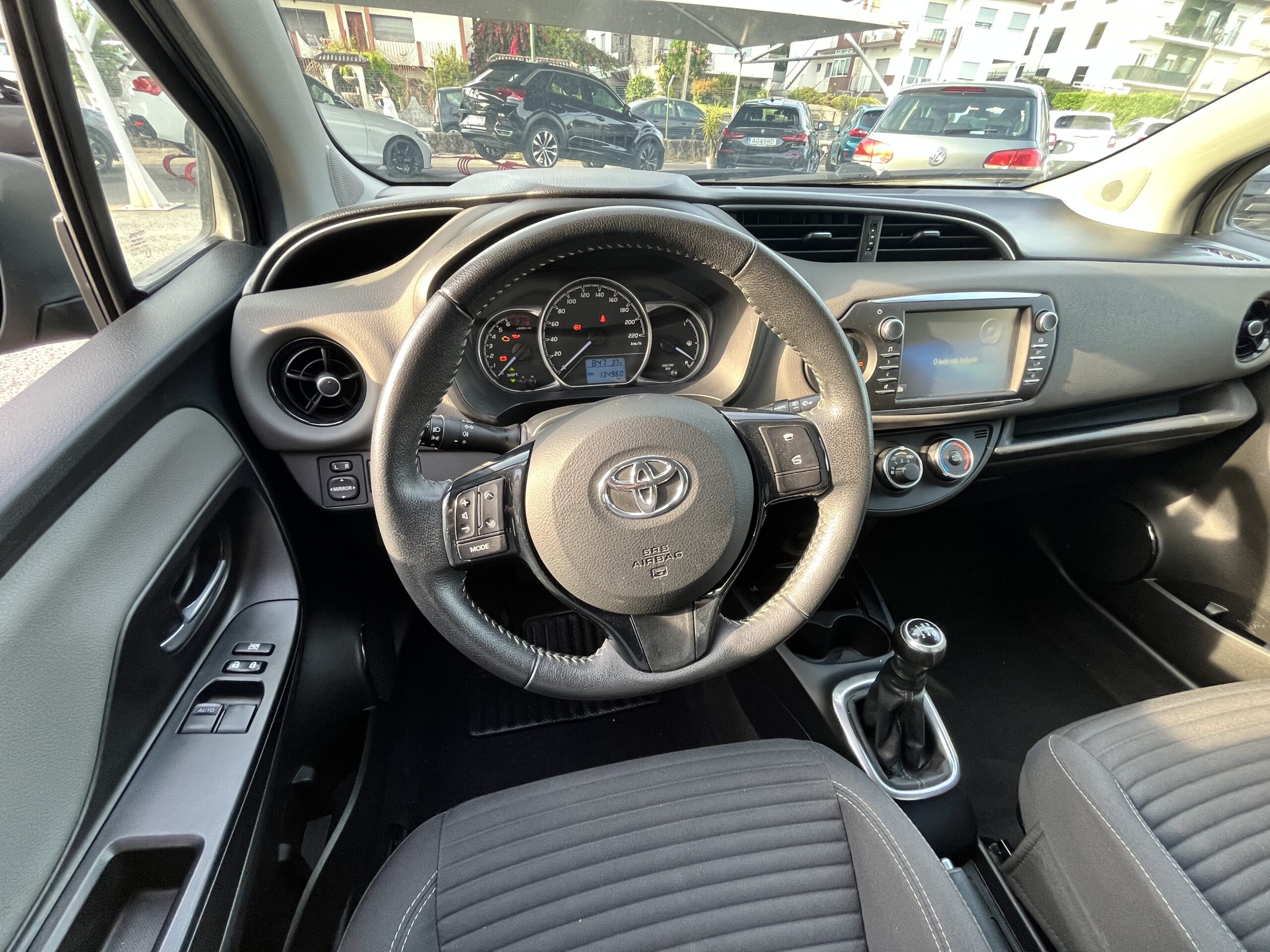 Toyota Yaris 1.0 VVT-i Comfort - Image 11