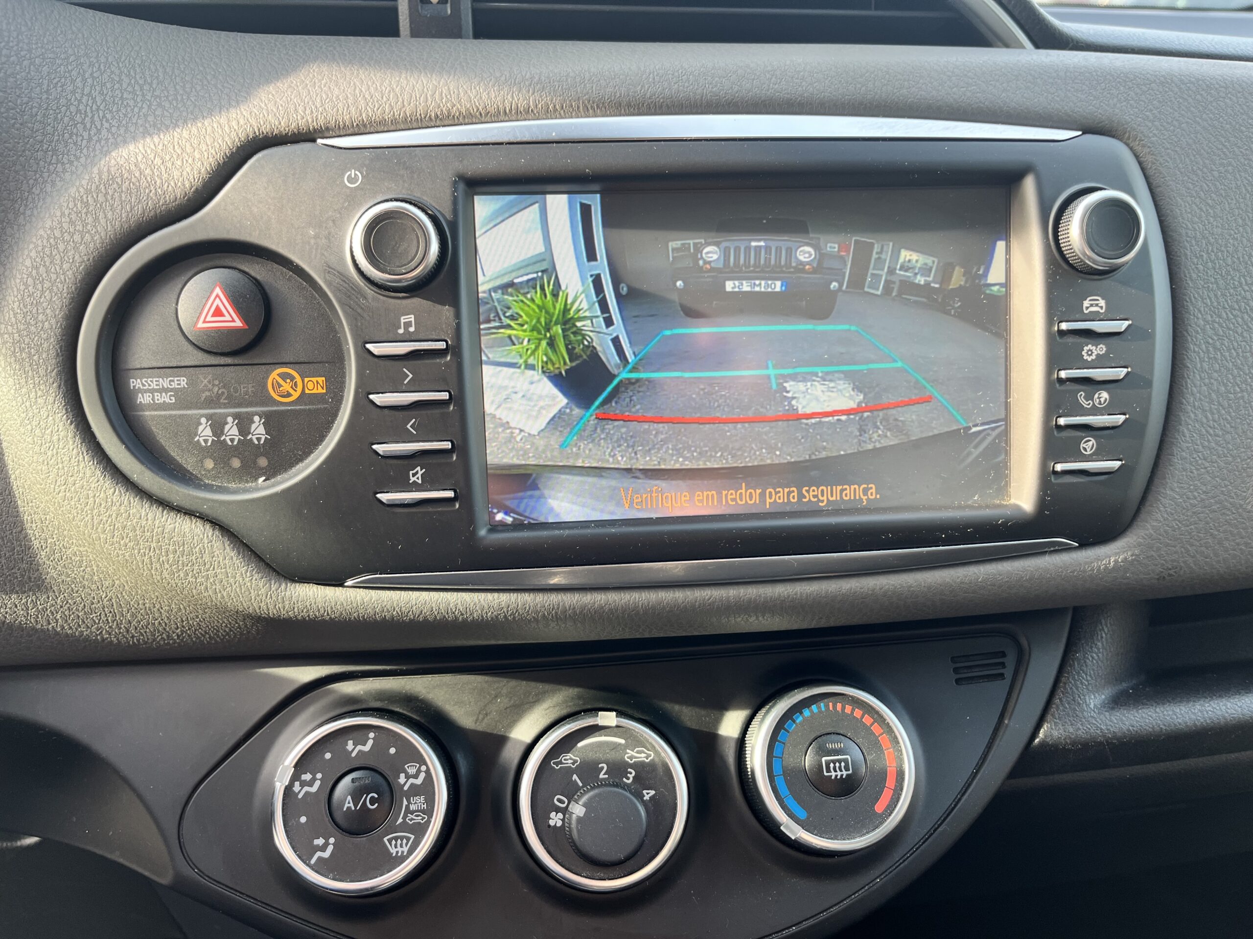 Toyota Yaris 1.0 VVT-i Comfort - Image 15