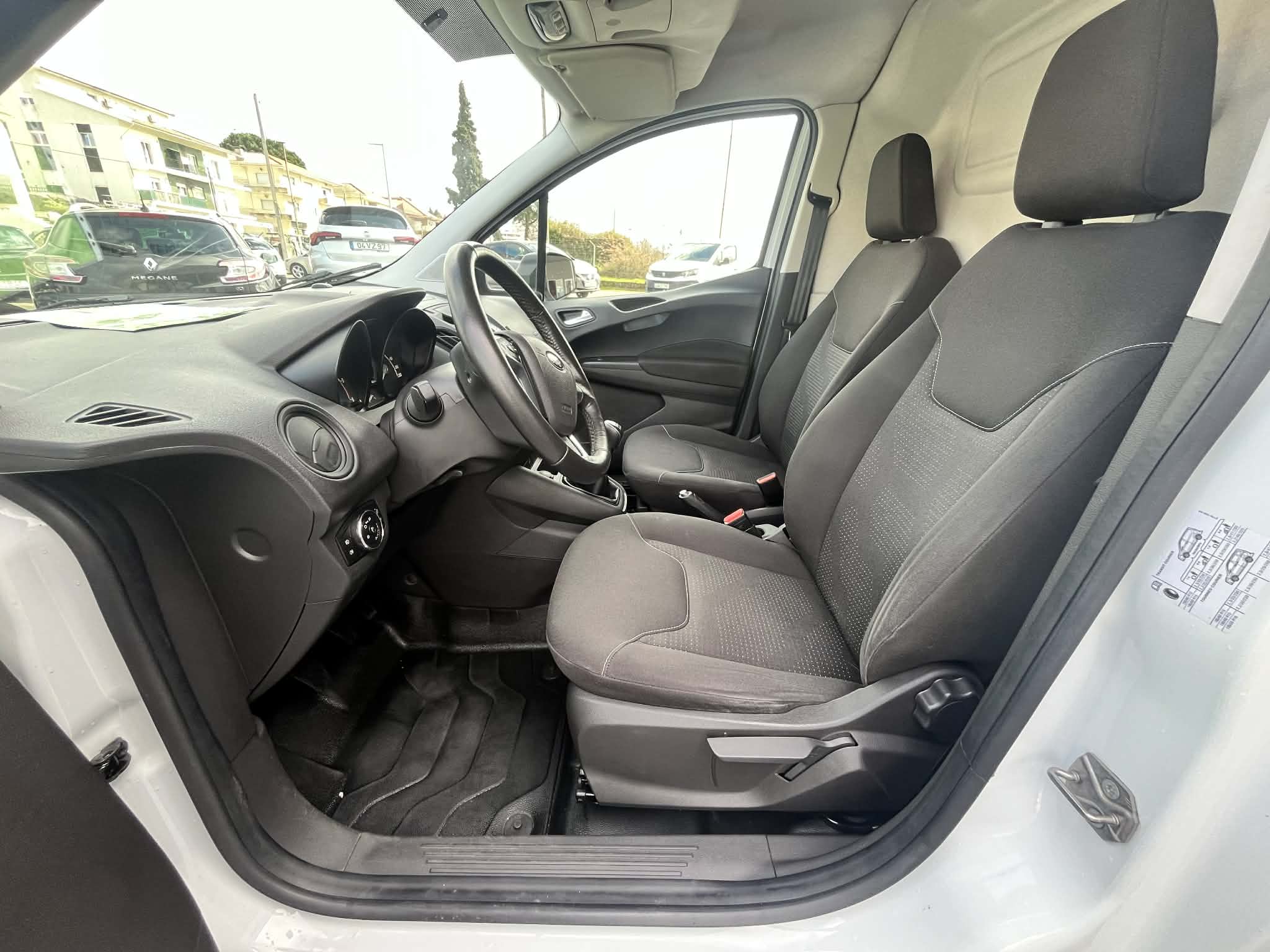 Ford Transit Courier 1.5 TDCi Trend - Image 11