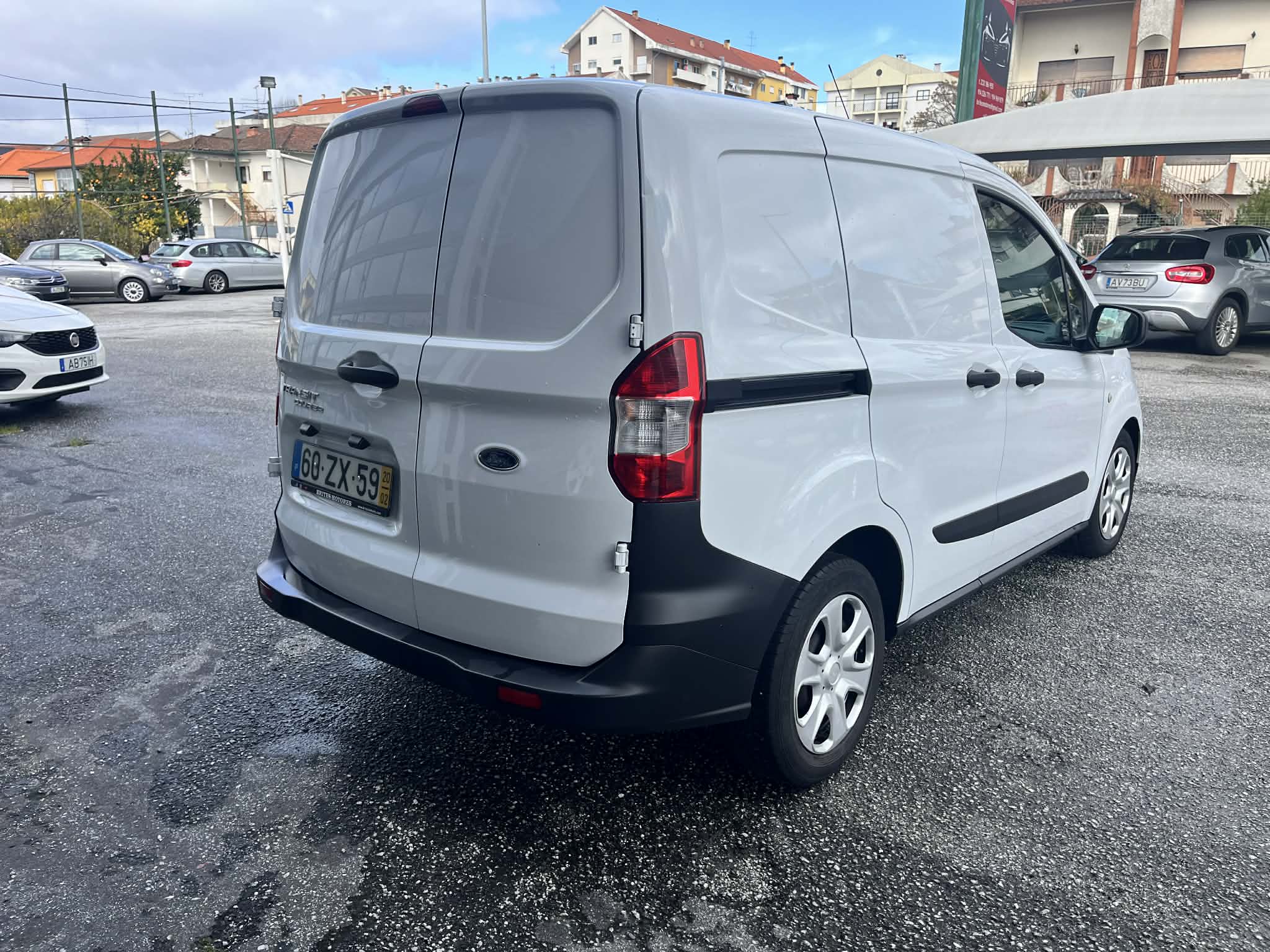 Ford Transit Courier 1.5 TDCi Trend - Image 10