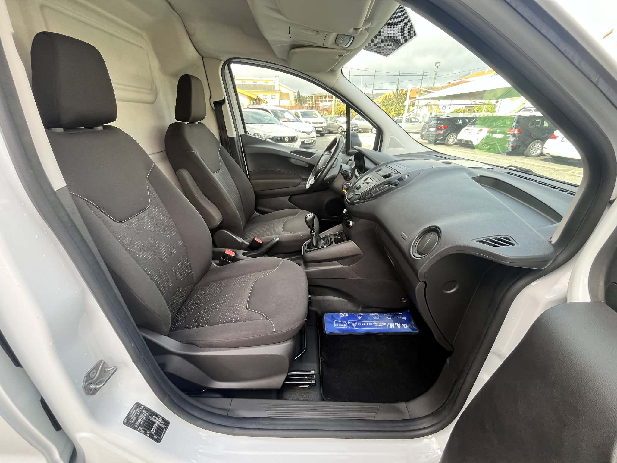 Ford Transit Courier 1.5 TDCi Trend - Image 12