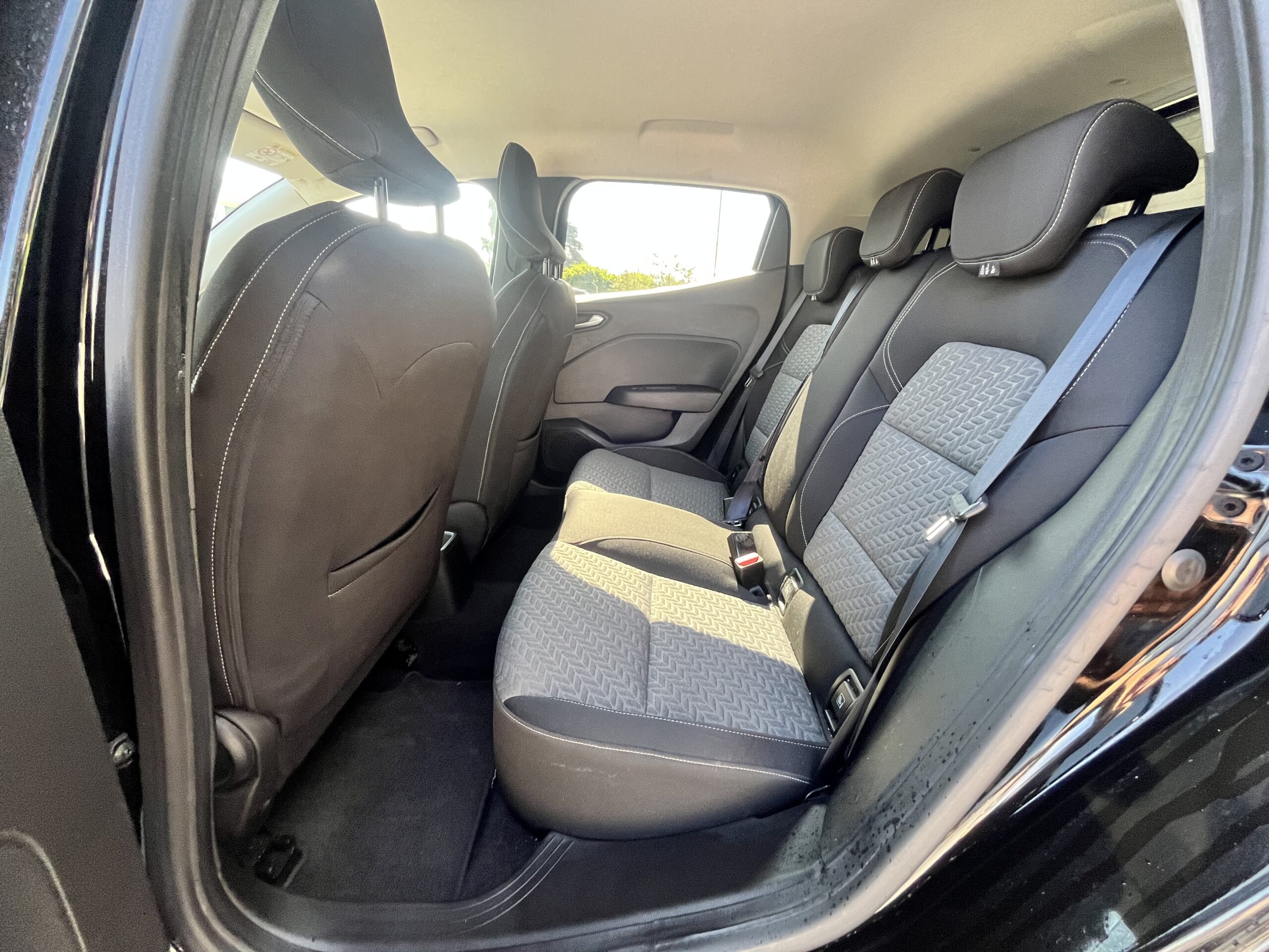 Renault Clio 1.0 TCe Evolution - Image 11