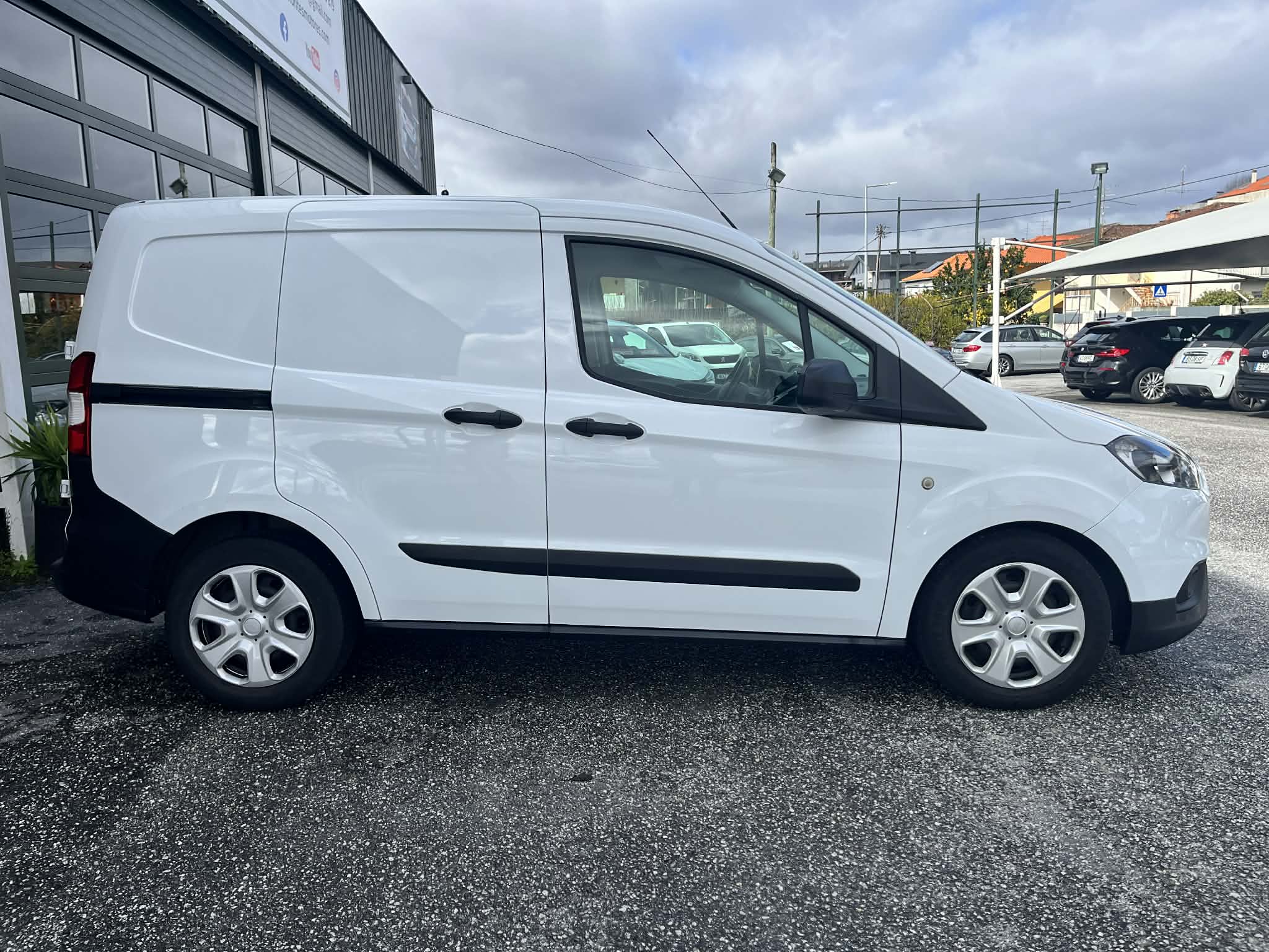 Ford Transit Courier 1.5 TDCi Trend - Image 6