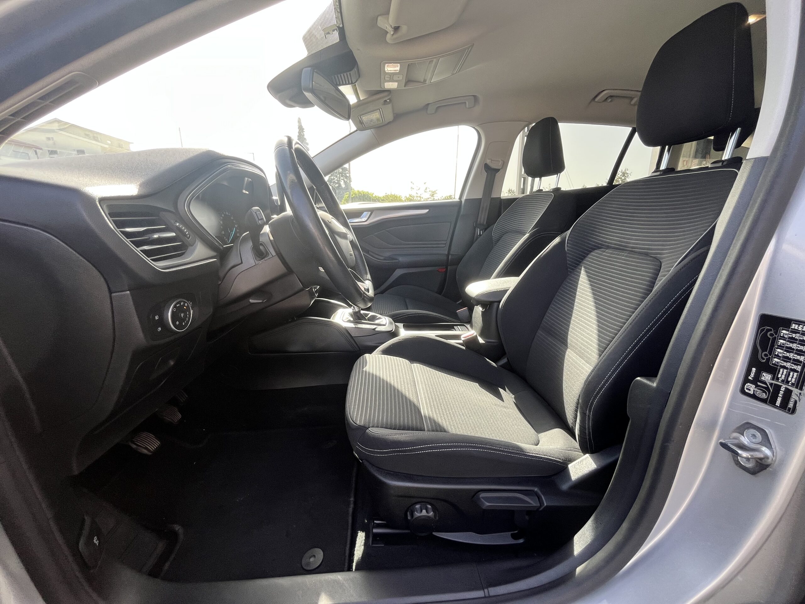 Ford Focus SW 1.5 TDCi Titanium - Image 13